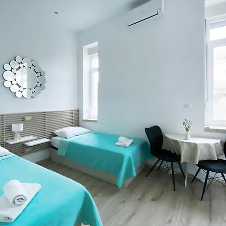 Iris En-suite - Secure & Cozy Base Near Old Town Pensjonat