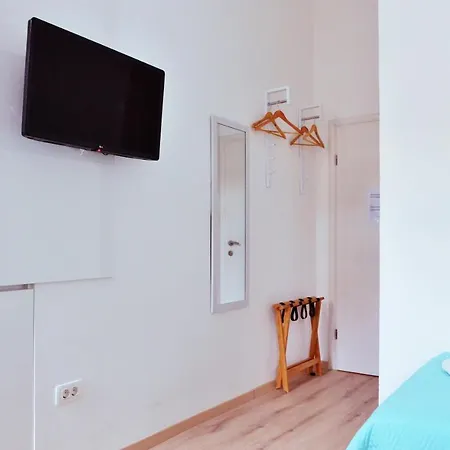 Maison d'hôtes En-suite Iris On Rokova Street - 5 Min Walk To The Old Town Of