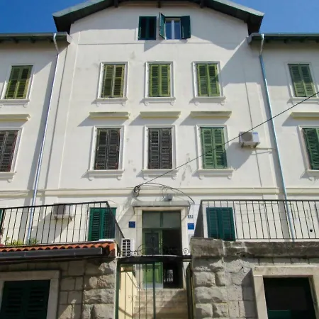Maison d'hôtes En-suite Iris On Rokova Street - 5 Min Walk To The Old Town Of *