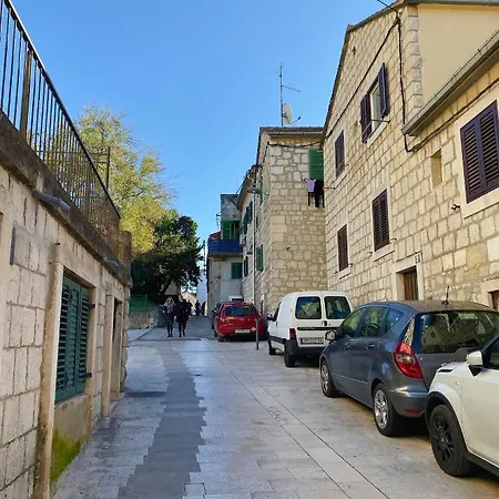 Affittacamere En-suite Iris On Rokova Street - 5 Min Walk To The Old Town Of *