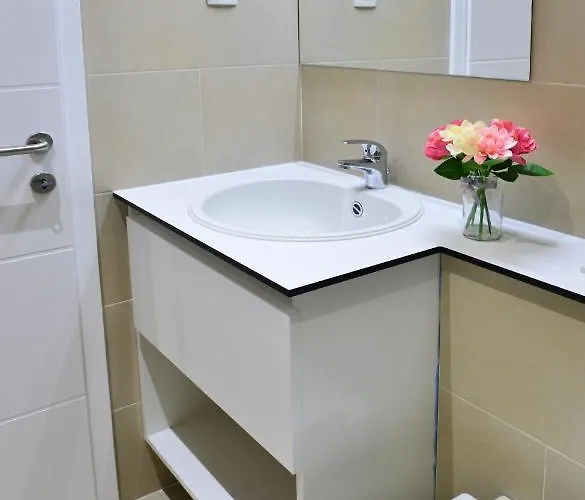 En-suite Iris On Rokova Street - 5 Min Walk To The Old Town Of בית הארחה 4*